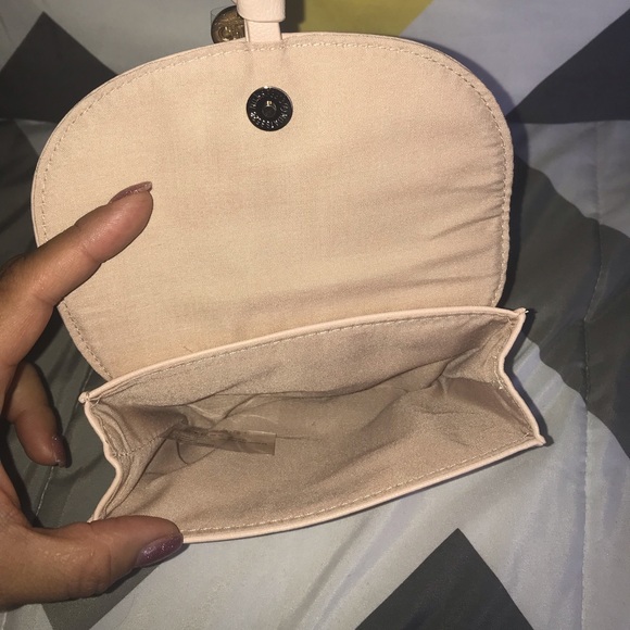 Woman’s pouch - Picture 3 of 3